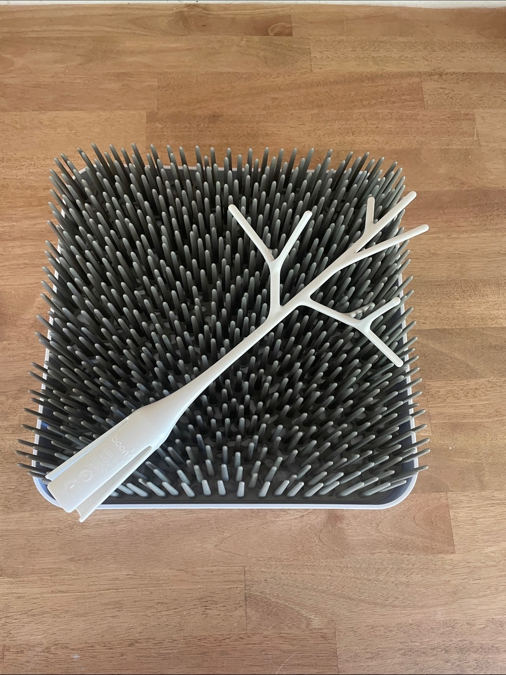 Noon White Branch Bottle Drying Accessory with Gray Grass Mat
